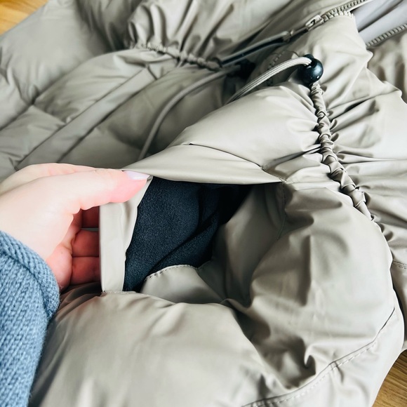 RAINS W Alta Puffer Parka- Size Large - Picture 8 of 8